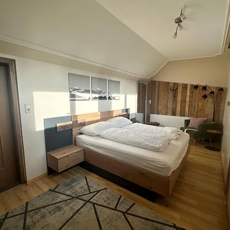 Riverview Apartment *